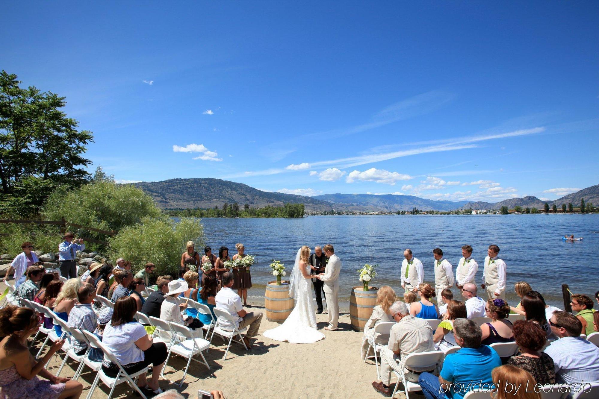 Walnut Beach Resort Osoyoos Exterior photo